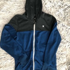 Large zip up but can fits me and I’m a small